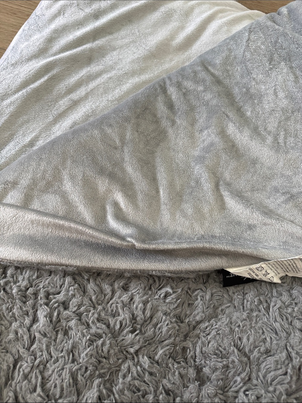 Large Gray blanket - Picture 2 of 2